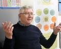 Bild: Gabi Schönberger
Die Flüchtlings- und Asylarbeit in Weiden ist eng mit der Person Manfred Weiß verknüpft. Am 1. Februar geht der Integrationslotse in Rente.