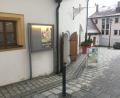 Bild: ihl
Das Stadtmuseum Zehentstadel soll sich mehr in Szene setzen. Kann sein, dass der Reiter als Symbol für geöffnet bald ausgedient hat.