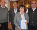 Bild: jr
Doris Zach wurde in der Jahreshauptversammlung des VdK-Ortsverbandes Bad Neualbenreuth für 30-jährige Treue gedankt. Es gratulierten (von links) Vorstandsmitglied Albert Köstler, Kreisvorsitzender Georg Brand und Bürgermeister Klaus Meyer.