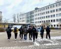 Bild: Gabi Schönberger
Diese neun von knapp 3000 Berufsschülern werden weiterhin Unterricht am Stockerhutweg in Weiden haben. Ein Neubau ihrer Bildungsstätte ist in weite Ferne gerückt.