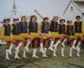 Archivbild: Faschingsgesellschaft Schnaittenbach/exb
Die Faschingsprinzen Blau-Gelb hält die über 70-jährige Tradition des Schnaittenbacher Faschingszugs mit anschließender Straßenparty hoch. Auf dem Bild zeigt die Faschingsgarde von 1979.