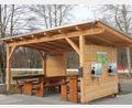 Bild: Fröhlich/exb
Der vom Amt für integrierte Ländliche Entwicklung (ILE) geförderte Fahrrad-Pavillon mit Strom, Ladestation und Schlauchautomat bietet die 
Möglichkeit zum Rasten und Aufladen der E-Bikes.