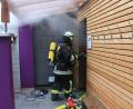 Bild: hd
Die Feuerwehr rückte mit Atemschutz an, um in der Sauna mit der Wärmebildkamera noch nach Glutnestern zu suchen.