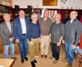 Bild: whü
Werner Schlöger, Jürgen Nerlich, Stefan Graf, Lothar Graf und Erhardt Hübner (von rechts) führen den Männergesangverein 1854. Es gratulierten Zweiter Bürgermeister Rudi Heier (Zweiter von links) und der Vorsitzende der Max-Reger-Gruppe, Siegmar Bräutigam (links).