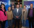 Bild: gsp
Der Vorstand des CSU-Ortsverbands Raigering-Krumbach und politische Prominenz bei der Ortshauptversammlung: vorne, von links: Kreisrätin Birgith Barth, Renate Meier, Ortsvorsitzender Daniel Müller, Marina Kramer, Kreisvorsitzender Thomas Bärthlein; zweite Reihe, von links: Florian Singer, Marcel Rubenbauer; hinten, von links: Oberbürgermeister Michael Cerny, Alt-MdL Heinz Donhauser.