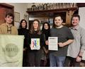 Bild: Gertraud Portner/exb
Bezirksjugendleiter Nico Voith (links) überreichte den „Junior Award“ an die Jugendvertreter Leni Juraske und Stefan Blab. Dahinter die drei Vorsitzenden (von links) Daniela Juraske, Ramona Götz und Tobias Schmid.