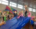 Bild: gi
Jede Menge Cowboys, wilde Kätzchen, Feen und mehr tummelten sich in der Schulturnhalle in Moosbach. Die Mitglieder der Sparte Kinderturnen der Spielvereinigung hatten diese in einen großen Indoorspielplatz unter dem Motto Fasching verwandelt.