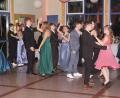 Bild: Mittelschule Auerbach/exb
Die jungen Paare zeigen, was sie beim Tanzkurs gelernt haben.