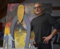 Bild: lue
Künstler Erwin Otte betrachtet in seinem Atelier in Reuth bei Erbendorf ein Modell der Skulptur "Abspann". Das Kunstwerk soll am Hessenreuther Abspann entstehen.