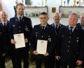Bild: le
Von links: Kreisbrandinspektor Martin List, Kreisbrandmeister Alexander Klettner, Jubilar Josef Lindner, Jubilar Stefan Striegl, Kommandant Bernhard Einweg, Vorsitzender Harald Kick, Bürgermeister Robert Lindner und Kreisbrandrat Marco Saller (von links) bei der Übergabe der Ehrenzeichen.