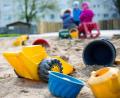 Symbolbild: Monika Skolimowska/dpa
Der Reuther Spielplatz soll mit einem Sandspielzeug aufgewertet werden.