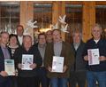 Bild: Walter Schlenk
Bei der Siegerehrung (von links): Georg jun. Eichenseer, Erna Niedermeier, Wolfgang Auerbacher, Georg sen. Eichenseer, Franz Demleitner, Walter Schlenk, Michael Niedermeier, Werner Troidl und Richard Dötterl.