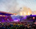 Bild: Christoph Soeder/dpa
Feuerwerk wird bei der Eröffnungsfeier der "Special Olympics Nationalen Spiele 2022" im Stadion An der Alten Försterei gezündet. Knapp 4000 Athletinnen und Athleten traten in 20 verschiedenen Sportarten bis zum 24. Juni 2022 gegeneinander an und haben die Chance, sich für die "Special Olympic World Games" zu qualifizieren.