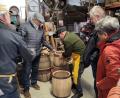 Bild: Tourismusverein Wiesau/exb
Viel Wissenswertes war beim Besuch in der Handwerkerscheune zu erfahren.