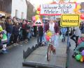 Archivbild: kro
Einer der schönsten Faschingsumzüge weit und breit ist der Umzug des Münchenreuther Schlüsselclubs. Dort gibt es jede Menge Spitzen gegen lokale Prominenz. Vor ein paar Jahren war auch die Waldsassener Ortsdurchfahrt ein viel belachtes Thema.