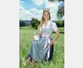 Bild: Michael Kayser/Milcherzeugerverband Bayern
Auch die Bayerische Milchkönigin Veronika Gschoßmann ist Gast beim Eschenbacher Bauernmarkt.
