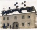 Archivbild: Archiv Werner Männer
Im sogenannten Boderbauer-Haus am Oberen Markt (neben Zoigl Oppl) war unter anderem eine Filialapotheke zu finden, später richtete ein Bader dort eine Praxis ein.