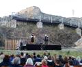Archivbild: stg
Das Landestheater Oberpfalz präsentiert heuer „Die Abenteuer des braven Soldaten Schwejk“ auf der Burgruine in Waldeck. Sie dient bei den Gastspielen des LTO – hier 2021 – als Bühne und Kulisse zugleich.