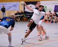 Bild: ham
Christian Schanderl (am Ball) und die HSG Nabburg/Schwarzenfeld feierten in der Handball-Bezirksliga einen klaren Heimsieg gegen den HC Weiden.