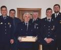 Bild: no
Die Feuerwehr Angfeld dankt mit einem Geschenkkorb: (von links) Vorsitzender Benjamin Hiltl, Bürgermeister Dieter Dehling, der ausgeschiedene Vorsitzende Hans Pickel, Kreisbrandinspektor Hans Sperber, Kommandant Klaus Kölbel und Kreisbrandmeister Thorsten Jobst.