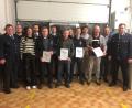 Bild: fpoz
Ehrungen bei der Feuerwehr Hohenhard: Im Bild von links Vorsitzender Reinhard Kastner, Gabriel Kastner, Antonia Greger, Johannes Greger, Oskar Bayer, Manuel Kastner, Erich Busch, Lea Friedrich, Jonas Greger, Raphael Schultes, Anton Hauptmann, Stellvertretender Bürgermeister Mario Rabenbauer und Zweiter Kommandant Christoph Kastner.