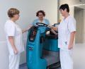Bild: Klinikum/Dietl/exb
Die erste autonome Reinigungsmaschine im Klinikum ist bereits im Einsatz.