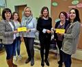 Bild: R. Kreuzer
Mit zwei Umschlägen kam die Präsidentschaft des Inner-Wheel-Clubs und überreichte jeweils 3500 Euro an den Verein Dornrose und das Frauenhaus Weiden. Von links: Enikö Nagy, Lena Kühlein, Ulrike Küblbeck, Iris Müller, Angela Frank, Juliane Mahler.
