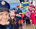 Bild: Sandra Weiß/exb
Polizeihauptmeisterin Sandra Weiß dokumentiert den Einsatz in der Kita St. Vitus mit einem Selfie.