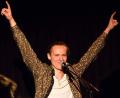 Bild: awo
Matze Wolf hat sich einen Namen gemacht in der Musikszene. „Der Widersacher aller Liedermacher“ hat vor kurzem den Würzburger Comedy-Slam gewonnen. Am Wochenende gibt er mit seinem Soloprogramm ein Gastspiel in seiner Heimatstadt.