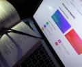 Symbolbild: Karl-Josef Hildenbrand/dpa
Künstliche Intelligenz, die Glückwunschkarten, Gedichte oder Sachtexte schreibt - und dabei verblüffend menschlich klingt. Mit dem Chatbot kann man sich im Internet nicht nur unterhalten. Er verfasst mithilfe Künstlicher Intelligenz (KI) auf Kommando auch Aufsätze, Gedichte, Briefe und alle möglichen anderen Texte.
