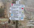 Archivbild: bsc
Wegweiser, wie im Bild bei der Burgruine Weißenstein, müssen regelmäßig überprüft werden. Nur so ist eine sichere Besucherlenkung garantiert.