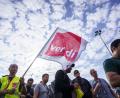 Bild: Frank Rumpenhorst/dpa
Die Gewerkschaft Verdi will mehrere Flughäfen in Deutschland am Freitag ganztägig lahmlegen.