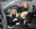 Bild: Gabi Schönberger
Die drei Vohenstraußer Polizisten sind froh, dass der ungewöhnliche Einsatz in der Nacht zum Montag gut gelaufen ist. Die Geburtshelfer (von links): Polizeihauptkommissarin Barbara Beinrucker, Polizeimeister Tim Weigl und Polizeimeisterin Sarah Fröhlich.