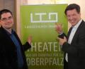 Archivbild: hamo.nab@t-online.de hamo.nab@t-online.de
So fing es für Till Rickelt (links) 2014 an. Damals wurde er mit dem neuen Geschäftsführer Frank Kasch als künstlerischer Leiter des Landestheaters Oberpfalz vorgestellt. Nun verlässt Rickelt die Oberpfalz wieder..