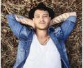 Bild: Enes Kucevic/exb
Max Weidner ist mit seiner neuen Single "Schau ma moi" auf Platz 1 bei "BR Schlager".