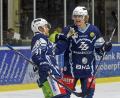 Archivbild: gb
Die Blue Devils (im Bild Dennis Thielsch, links, und Neal Samanski) können am Freitag den Meistertitel in der Oberliga Süd unter Dach und Fach bringen.