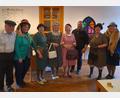 Bild: Frauenkreis Eschenfelden/exb
Beim "Weiberg'schwätz in der Kirchnbank" agieren (von links) Schorschi (Kurt Stielper), der Kirchenorganist (Elsbeth Vogel), Hanerl (Hannelore Stielper), Katl (Karin Rümpelein), Mimerl (Erika Hiltlel), Diakon Bernd Deyerl, Annamierl (Annelie Rauschert) und Rosl (Roswitha Pillhofer).