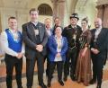 Bild: fla
Ministerpräsident Markus Söder (Zweiter von links) empfängt die Abordnung des Vohenstraußer Faschingsvereins (von rechts) mit Präsident Thomas Meyer, Prinzessin Julia I., Prinz Thomas VI, Gardetrainerin Lisa Prem, 2. Vorsitzende Katja Ring, Vorstand Gerald Grosser und dem Prinzen des Jahres 2020, Philipp I.(links), in der Staatskanzlei.
