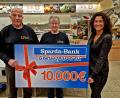 Bild: R. Kreuzer
Bei der Spendenübergabe (von links): Josef Gebhardt, Bert Mayer und Tanja Hochholzer.