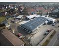 Luftbild: Wolfgang Erhart/exb
Das alte Lagergebäude hinter dem Haupttrakt des Waldershofer Bauhofs (Bildmitte) wird abgerissen. Dort entsteht eine neue Lagerhalle mit Holzwerkstatt.