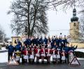 Bild: Bernhard Eckstein/exb
Das Prinzenpaar Veronika I. und Bernhard I., der Elferrat sowie die Garden des Schlüsselclubs Münchenreuth freuen sich auf den 51. Fosnatzug.