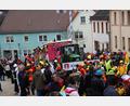 Bild: lep
1.000 Besucher säumen die Straßen, als sich der Gaudiwurm durch Dumba schlängelt.