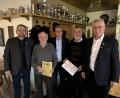 Bild: Stefan Hubmann/exb
Ehrungen beim Bienenzuchtverein Sulzbach-Rosenberg: (von links) Kreisvorsitzender Andreas Royer, Georg Wiesmet, Bürgermeister Michael Göth, Werner Heyer und Vorsitzender Helmut Heuberger.