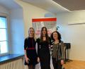 Bild: Kreismusikschule/exb
Für die Schülerinnen der Kreismusikschule Tirschenreuth hat sich die Fahrt nach Sulzbach-Rosenberg gelohnt. Im Bild von links Laura Demjan, Theresa Ziegler und Klavierlehrerin Margit Sollfrank.