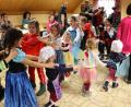 Bild: gru
Für "Gewurl" im Edelsfelder Sportheim sorgt die Polonaise der Kinder.