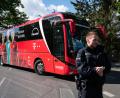 Symbolbild: Christophe Gateau/dpa
Die Polizei hat nach einem Bundesligaspiel in Mönchengladbach zwei Busse des FC Bayern durch eine Rettungsgasse auf der A52 gelotst.