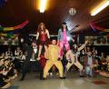 Bild: bjp
Als vorletzte Darbietung zieht sich das Männerballett des Pressather Faschingsvereins den "Schuh des Manitu" an (Bild). Im abschließenden Showtanz entführt das Ensemble sein Preißacher Publikum in einen Zauberwald mit Zwergen, Elfen und Feen.