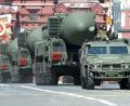 Archivbild: Alexander Zemlianichenko
Russische Interkontinentalraketen des Typs RS-24 "Jars" rollen während der Militärparade zum 75. Jahrestag des Sieges der Sowjetunion über NS-Deutschland über den Roten Platz in Moskau.