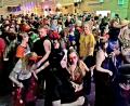 Bild: R. Kreuzer
Die Tanzfläche ist beim Rosenmontagsball des FC Luhe-Markt ständig überfüllt.