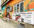 Bild: Gabi Schönberger
Um das Banner am Jugendtreff "Plan B" in Weiden gab es ein langes Hin und Her, denn manche Mitglieder der islamischen Gemeinde empfinden es als unpassend.